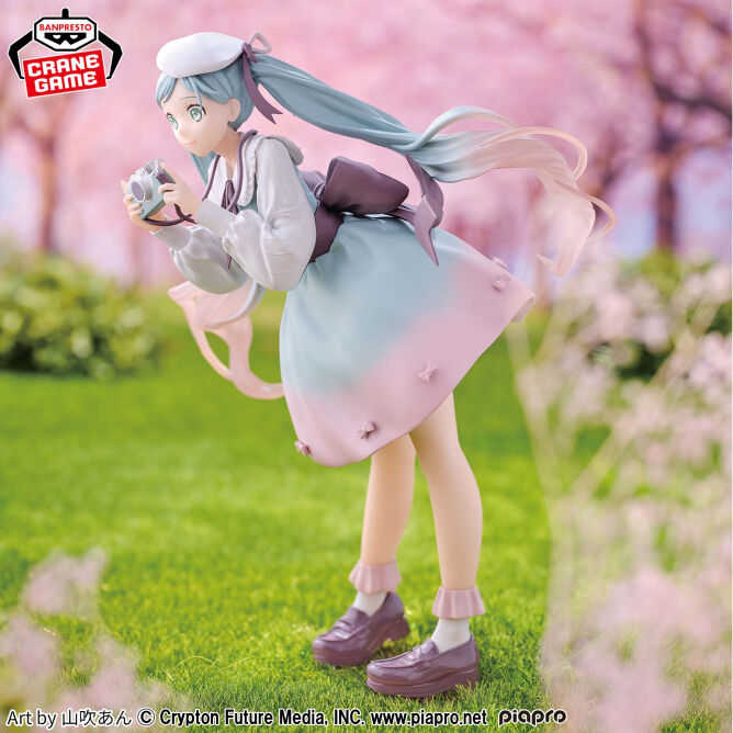 Hatsune Miku - Holiday Memories - Miku with Camera