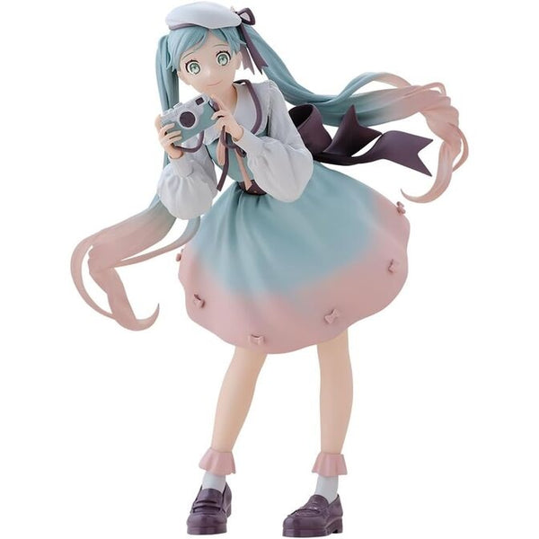 Hatsune Miku - Holiday Memories - Miku with Camera