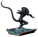 Aliens -  Xenomorph Alien Water Attack Statue
